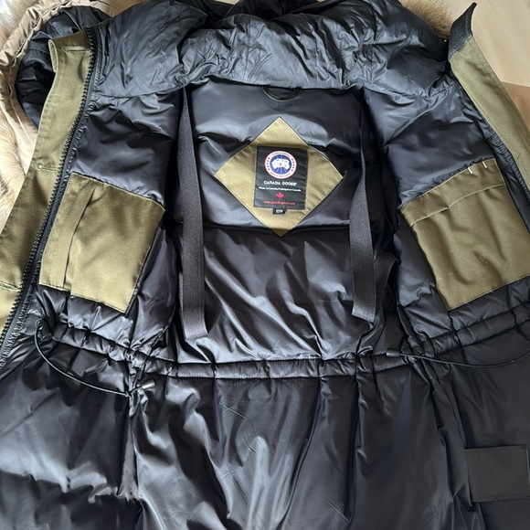 CANADA GOOSE MONTEBELLO PARKA MILITARY GREEN - Picture 11 of 15